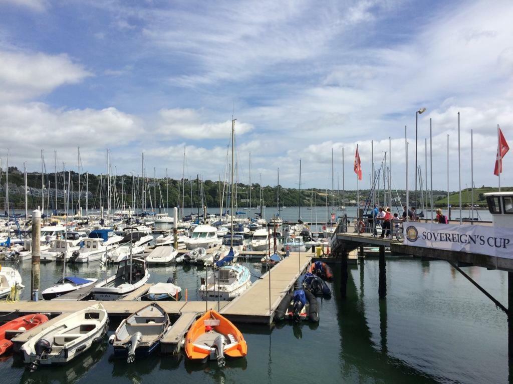 Luxury Town Centre Apartment Kinsale Exterior photo